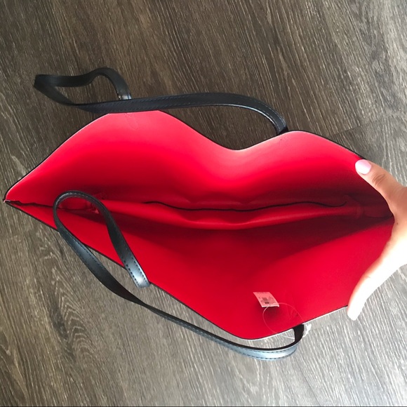 SOLD ✨ VS 🌹 Leather Floral Tote Purse - Picture 5 of 5